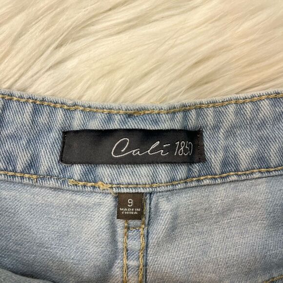 Cali 1850 Light Wash Distressed Shorts - Picture 5 of 9